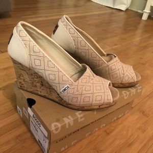 Brand new Toms wedges!